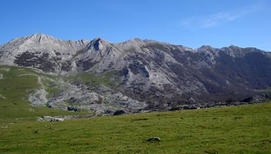 Sierra de Aizkorri-Aratz Sierra de Aizkorri-Aratz