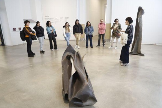 Visita dialogada. Gabriel Chaile. Contemplando es como fuimos cambiando (Arrate Rodriguez)