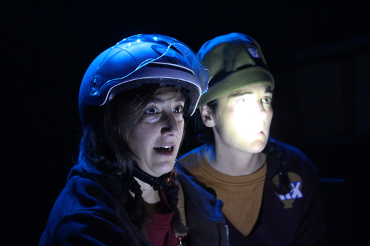 "Mamuak ezagutzera joan zen umea" "Mamuak ezagutzera joan zen umea"