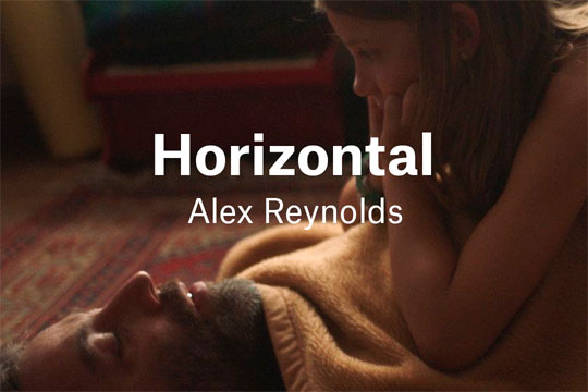 Alex Reynolds, "Horizontal" film laburraren zuzendaria: «Proiektu bat aurrera eramateko orduan, neure buruari galdetzen diot zer mezu helarazi nahi didan filmak niri»