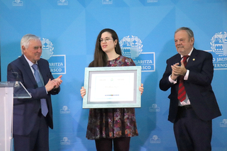 
      Paula Martínez Sanchis fue la ganadora el pasado año del I Premio Alberto Alberdi con un trabajo sobre la empresa familiar
    