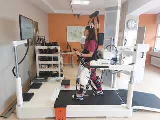 Imagen del artículo Osakidetza incorpora un robot puntero para el tratamiento de pacientes que han sufrido daño neurológico