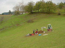 Zona en la que se encontraba la fosa. Al fondo, el caserío Asu. Zona en la que se encontraba la fosa. Al fondo, el caserío Asu.