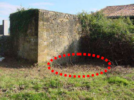Muro exterior del cementerio de Muxika. Muro exterior del cementerio de Muxika
