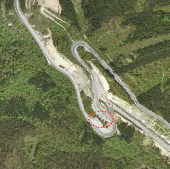 Ortofoto de la denominada “revuelta txikia” en la carretera N1 en el puerto de Etxegarate (T.M. Idiazabal). Ortofoto de la denominada “revuelta txikia” en la carretera N1 en el puerto de Etxegarate (T.M. Idiazabal).