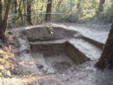 Vista de la fosa una vez concluidos los trabajos. Vista de la fosa una vez concluidos los trabajos.