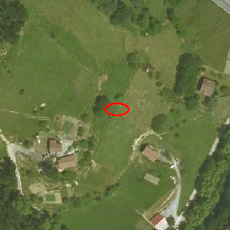 Ortofoto Servicio Catastro Diputación Foral de Guipúzcoa con indicación del lugar de la fosa. Ortofoto Servicio Catastro Diputación Foral de Guipúzcoa con indicación del lugar de la fosa.